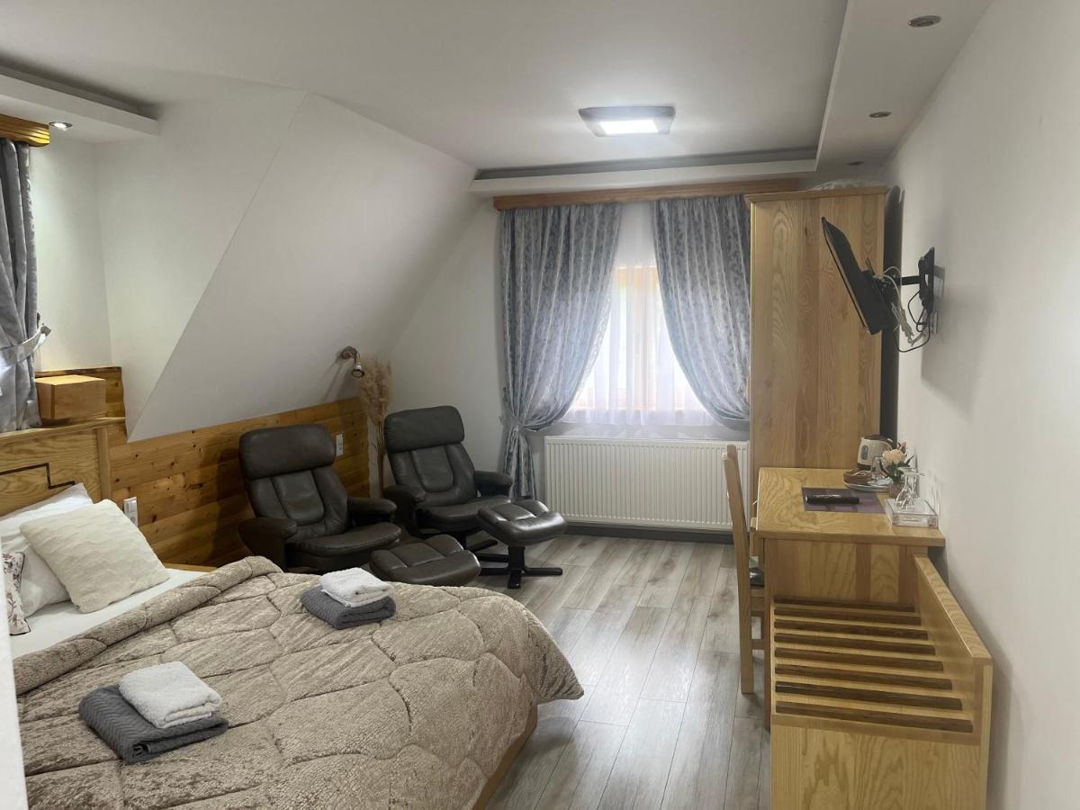 Rustic River Inn 4*