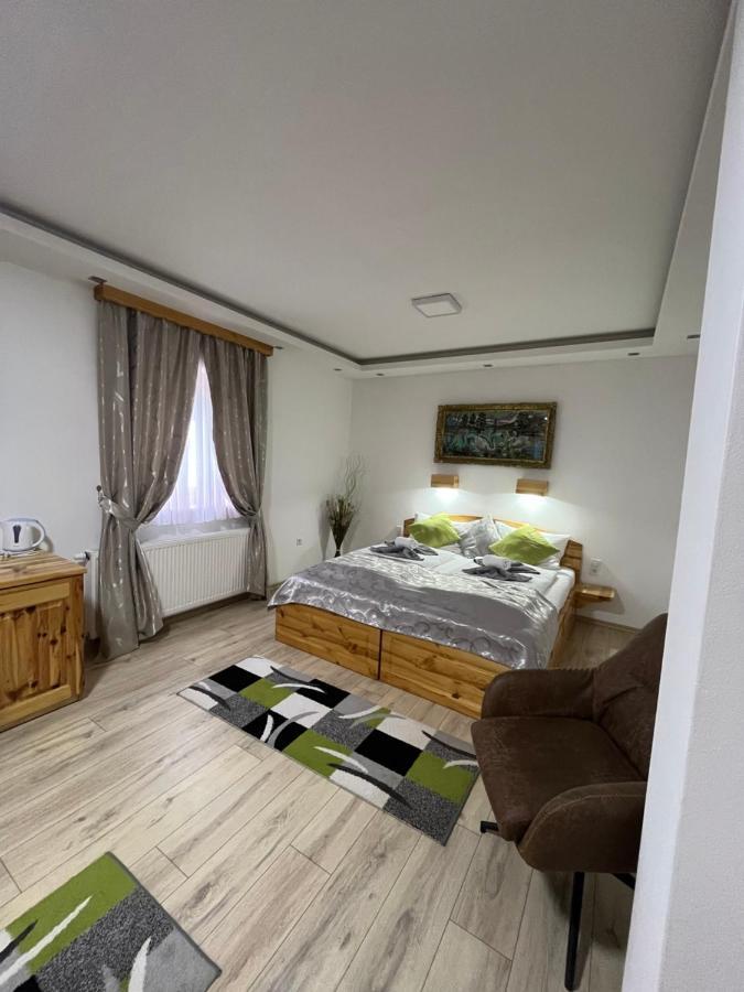 Rustic River 4*