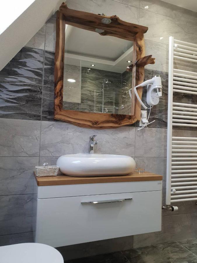 Rustic River 4*